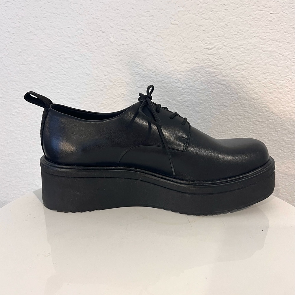 Vagabond black leather Tara oxfords. Size 38, US 8